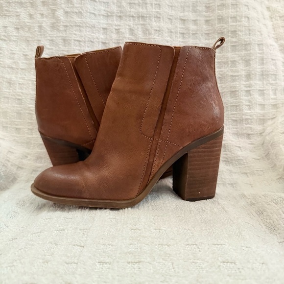 Lucky Brand Sassa Leather Heeled Boot - Picture 14 of 15